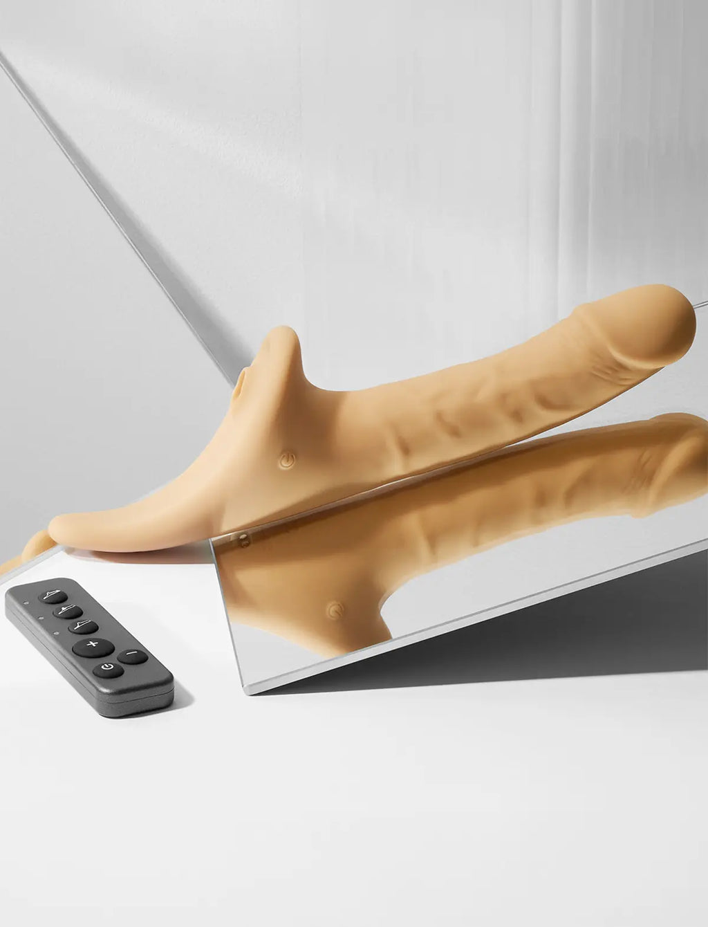 Dildo réaliste vanille multi-orgasme Strap-On-Me, texture douce avec design anatomique détaillé