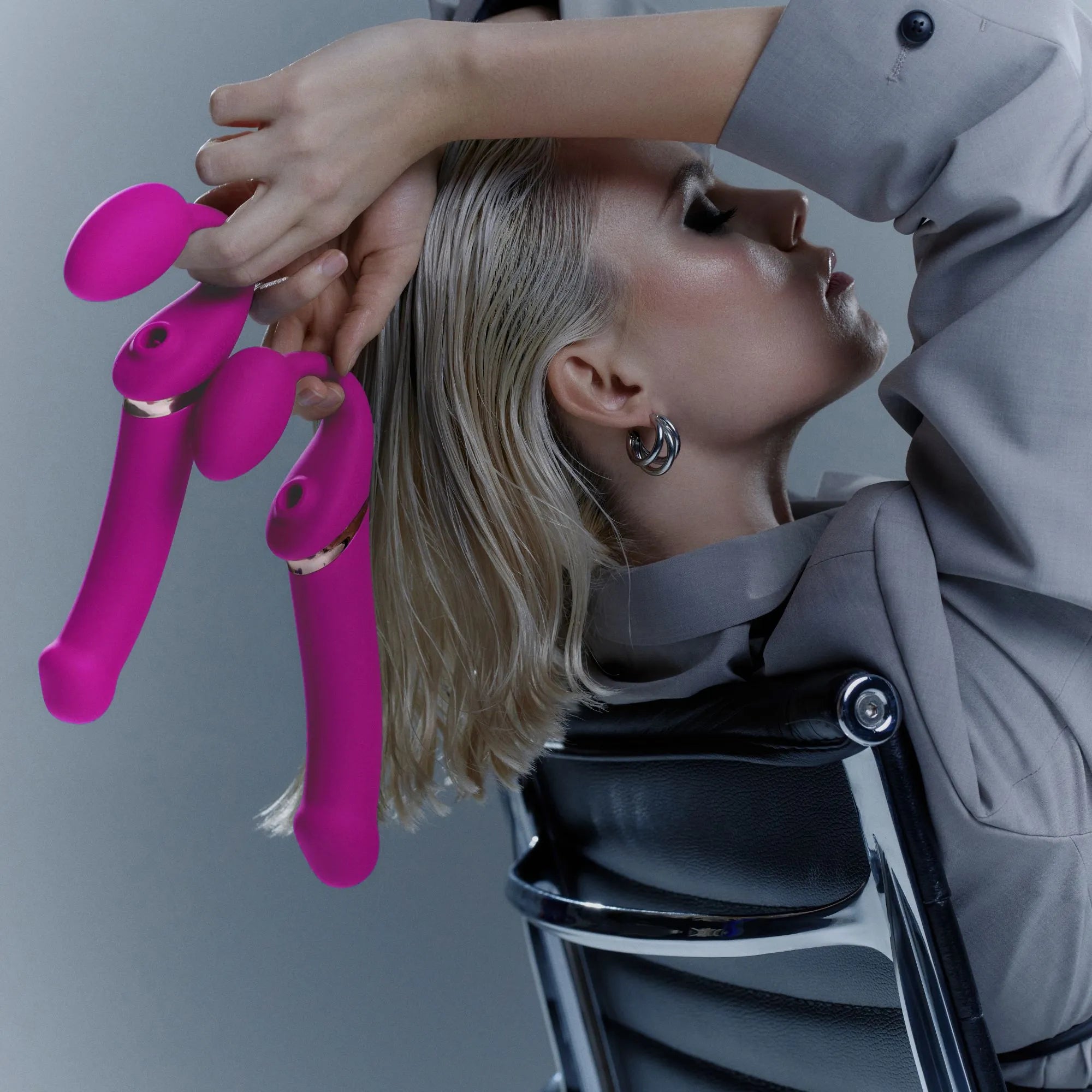 Strap-on Multi Orgasm Télécommandé 3 moteurs - Télécommande rechargeable - Fuschia